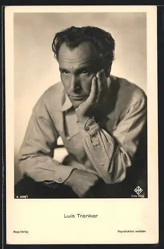 AK Schauspieler Luis Trenker, Kopf auf die Hand gestützt