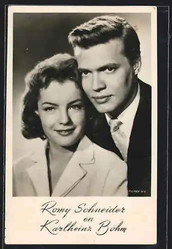 AK Schauspieler Romy Schneider und Karlheinz Böhm mit aneinandergelehnten Köpfen