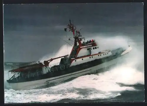 AK Seenotkreuzer John T. Essberger in Fahrt