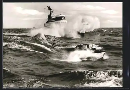 AK Seenotrettungskreuzer Ruhr-Stahl und sein Tochterboot der Rettungsstation Cuxhaven