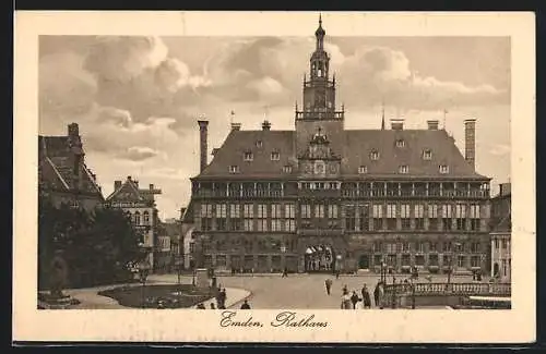 AK Emden / Ostfr., Rathaus mit Strassenpartie