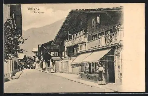 AK Brienz, Dorfstrasse mit Geschäft
