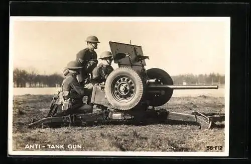 AK Britische Soldaten an einem Geschütz, Anti Tank Gun