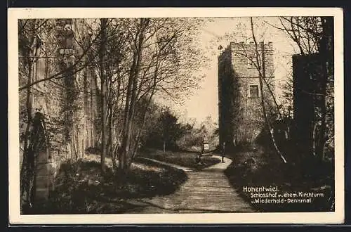 AK Hohentwiel, Schlosshof mit ehemaligem Kirchturm und Wiederhold-Denkmal