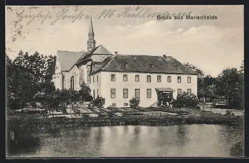 AK Marienheide, Weisses Gebäude und Kirche vom Wasser aus