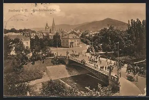 AK Freiburg / Breisgau, Pferdekutschen überqueren die Friedrichsbrücke