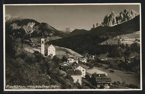 AK Funes, Ortsansicht im Sonnenschein