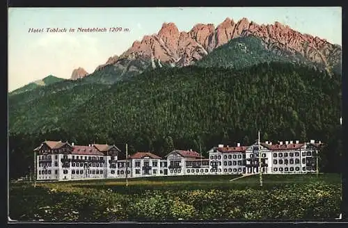 AK Toblach, Hotel Toblach in Neutoblach, mit Bergpanorama