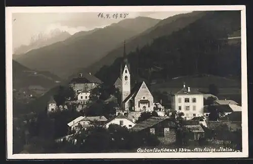 AK Gudon /Alto Adige, Ortsansicht mit Bergpanorama