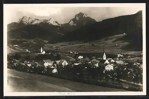 AK Monguelfo /Val Pusteria, Gesamtansicht mit Bergspitzen