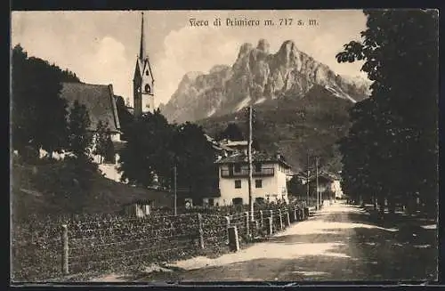 AK Fiera di Primiero, Strassenpartie mit Kirche