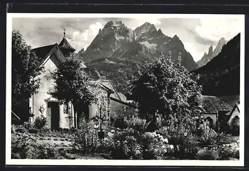 AK Sexten /Pustertal, Friedhof vor Berghintergrund