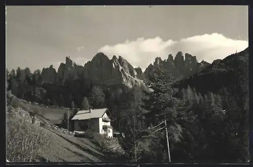 AK St. Magdalena /Villnöss, Gasthof Edelweiss mit Bergpanorama