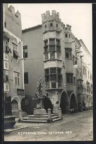 AK Sterzing /Tirol, Rathaus und Denkmal