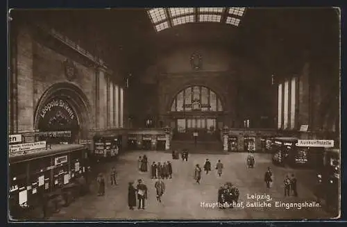 AK Leipzig, Hauptbahnhof, Östliche Eingangshalle mit Menschen