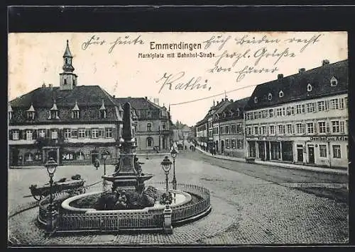 AK Emmendingen, Marktplatz mit Bahnhofstrasse, Denkmal
