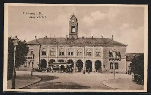 AK Freiburg i. Br., Strassenbahn am Hauptbahnhof