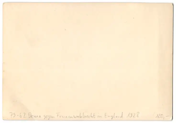 Fotografie Demonstration gegen Frauenwahlrecht in England 1928, Kostümierte Demonstranten 1