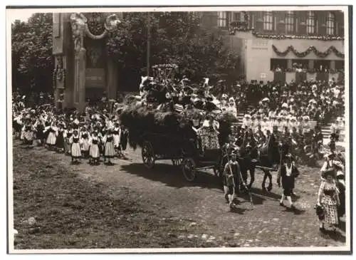 Archiv-Fotografie R. Lechner, Wien, Ansicht Wien, Kaiser-Huldigungs-Festzug 1908, Zeit Kaiser Josef II.