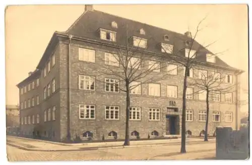 Fotografie Hans Pape, Minden i. W., Ansicht Meissen, Gebäude auf dem Kasernengelände