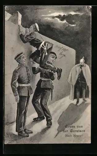 AK Soldaten helfen einem Kameraden über die Mauer der Kaserne