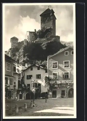 AK Chiusa d`Isarco, Blick von einem Platz zur Burg