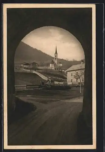 AK Vahrn, Tordurchblick zur Kirche