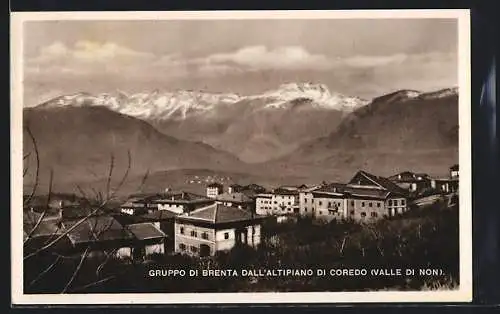 AK Coredo /Valle di Non, Teilansicht mit Gruppo Di Brenta im Hintergrund