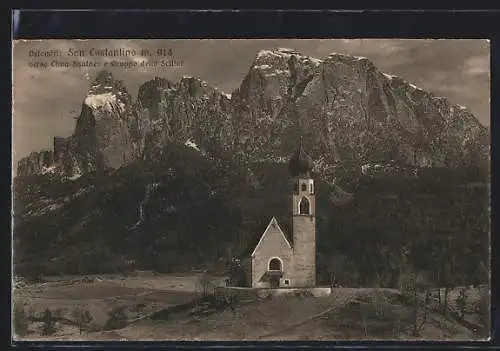 AK San Costantino /Dolomiti, Kirche mit Cima Santner und Sciliar