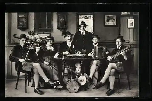 Foto-AK Trachtenkapelle mit Zither