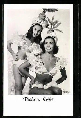 AK Artisten Viola u. Erika der Variete in kurzer Kleidung mit Ananas auf den Köpfen