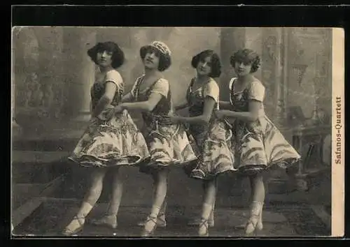 AK Safanos-Quartett in Balletkostümen