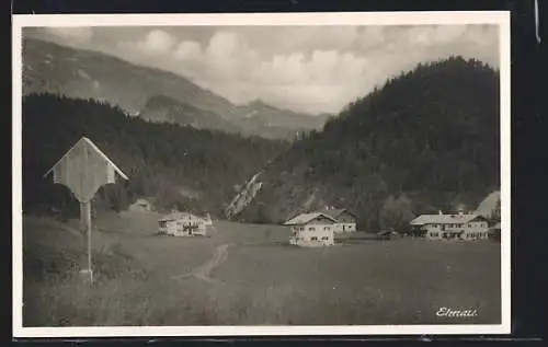 AK Elmau, Ortsansicht mit bewaldeten Bergen