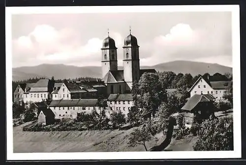 AK St. Märgen im Schwarzwald, Ortspartie mit Kirche