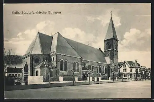 AK Ebingen, Strassenpartie an der kath. Stadtpfarrkirche