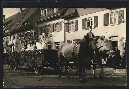 Foto-AK Bräunlingen, Fasnet 1927, Festwagen auf der Strasse