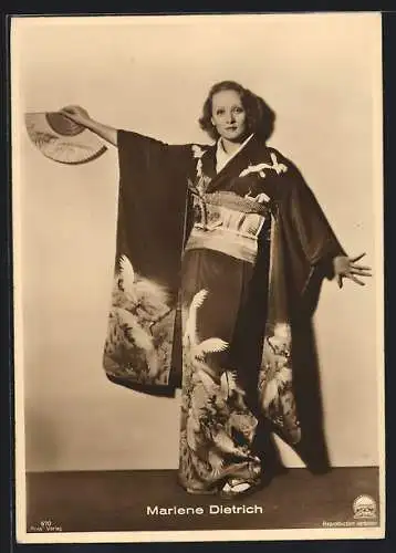 AK Marlene Dietrich im Kimono