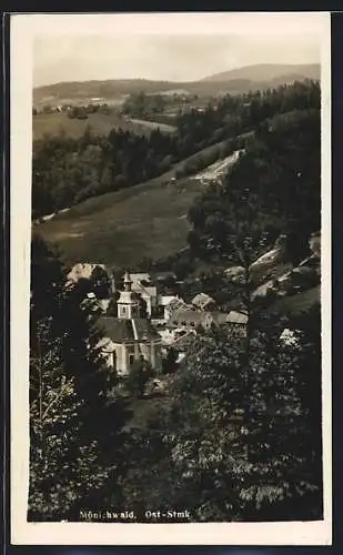 AK Mönichwald /Ost-Stmk., Ortsansicht mit Kirche