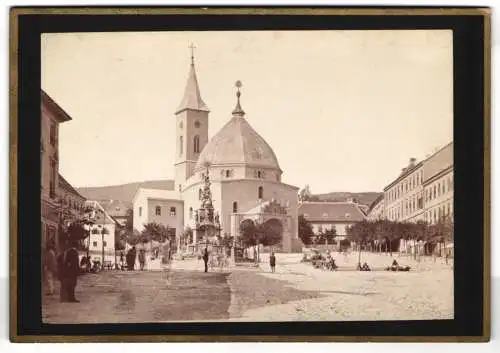 Fotografie unbekannter Fotograf, Ansicht Fünfkirchen / Pecs, Blick auf den Szechenyi Platz mit Moschee Gazi Khassim