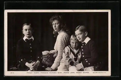 AK Prnizessin Victoria Mary von England mit ihren Brüdern