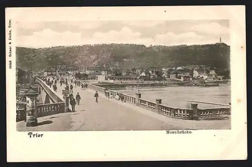 AK Trier, Moselbrücke mit Passanten