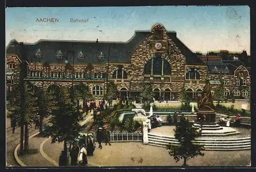 AK Aachen, Bahnhof mit Brunnen und Passanten