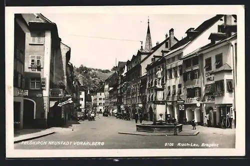 AK Feldkirch, Neustadt mit Modewaren Josef Pircher und Shell-Pumpe