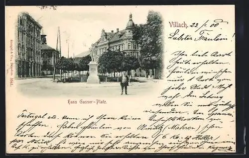 AK Villach, Hans Gasser-Platz mit Denkmal und einem posierenden Mann