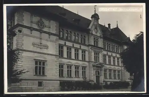 AK Bludenz, Das Schulhaus, Frontansicht