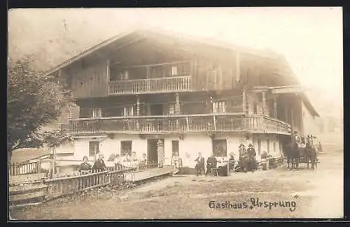 Foto-AK Thiersee, Gäste und Pferdekutsche am Gasthaus Ursprung