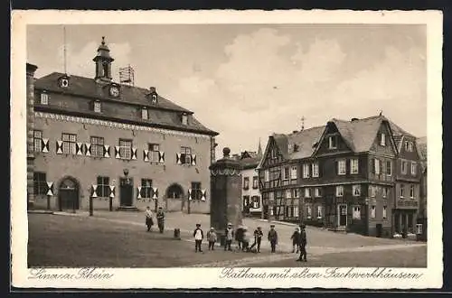 AK Linz a. Rhein, Rathaus mit alten Fachwerkhäusern