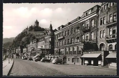 AK Cochem an der Mosel, Moselstrasse mit geparkten Autos