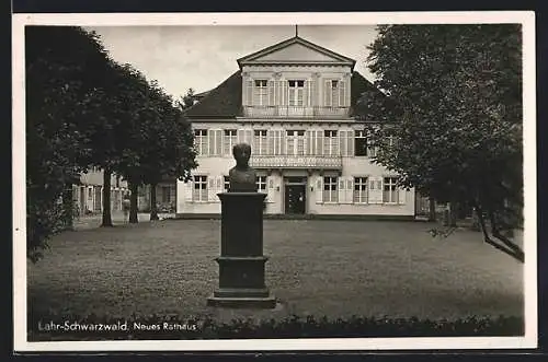 AK Lahr-Schwarzwald, Neues Rathaus mit Büste