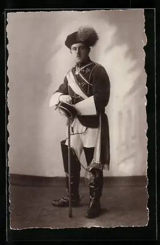 Foto-AK Student in vollem Wichs mit Schläger, studentische Szene